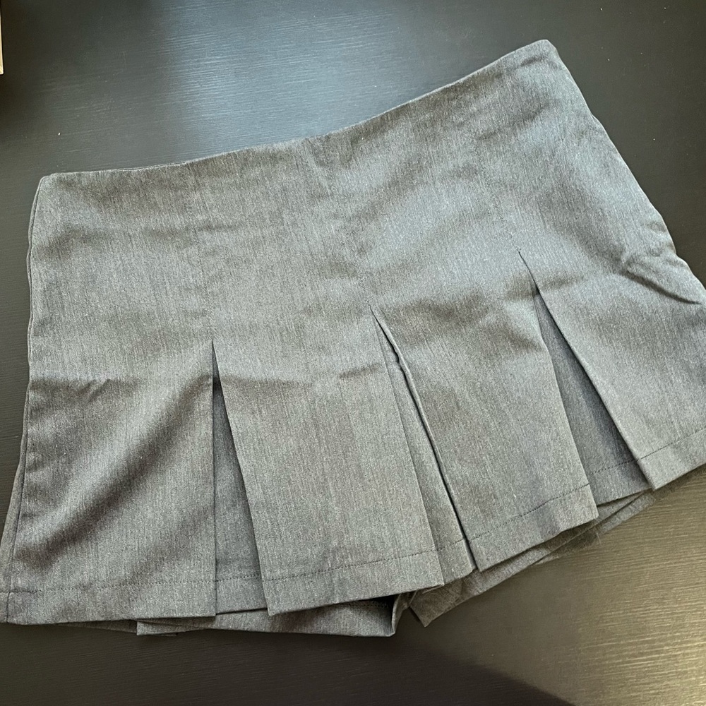 Pleated mini skirt/skort - Picture 4 of 5